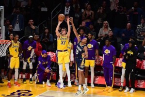 开云-神射关键三分改变比赛走向 2连胜！湖人立命靠防守