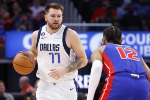 东契奇35分再成空砍 罚球与篮板将独行侠拖入深渊